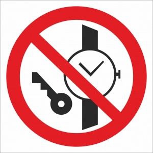 Знак Запрещается иметь при (на) себе металлические предметы